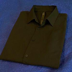 Lululemon men’s short sleeve button-down shirt